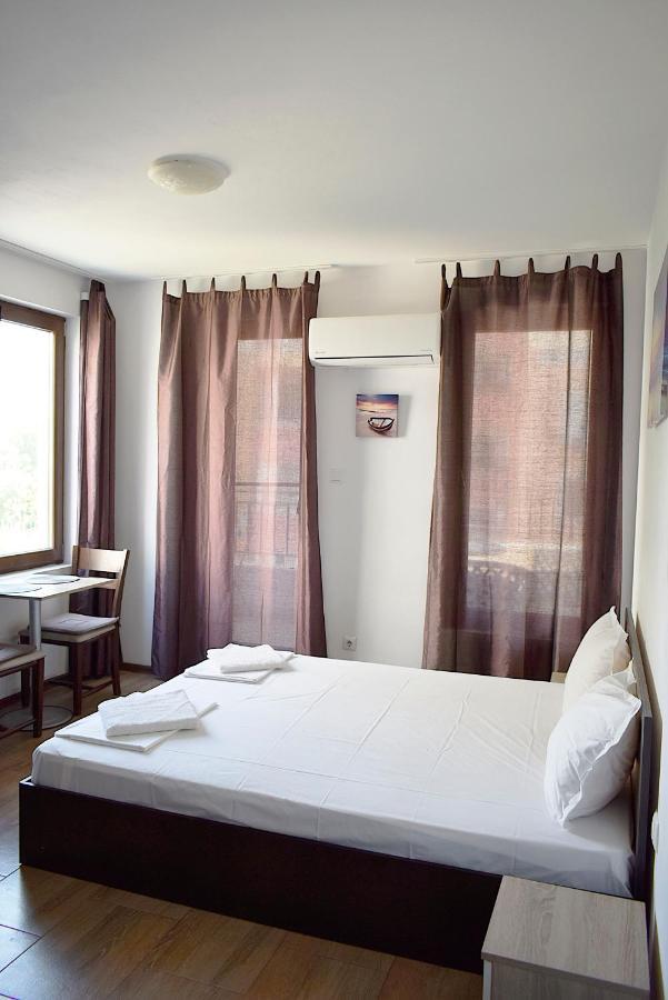 Flora Beach Apartaments Burgas Екстер'єр фото